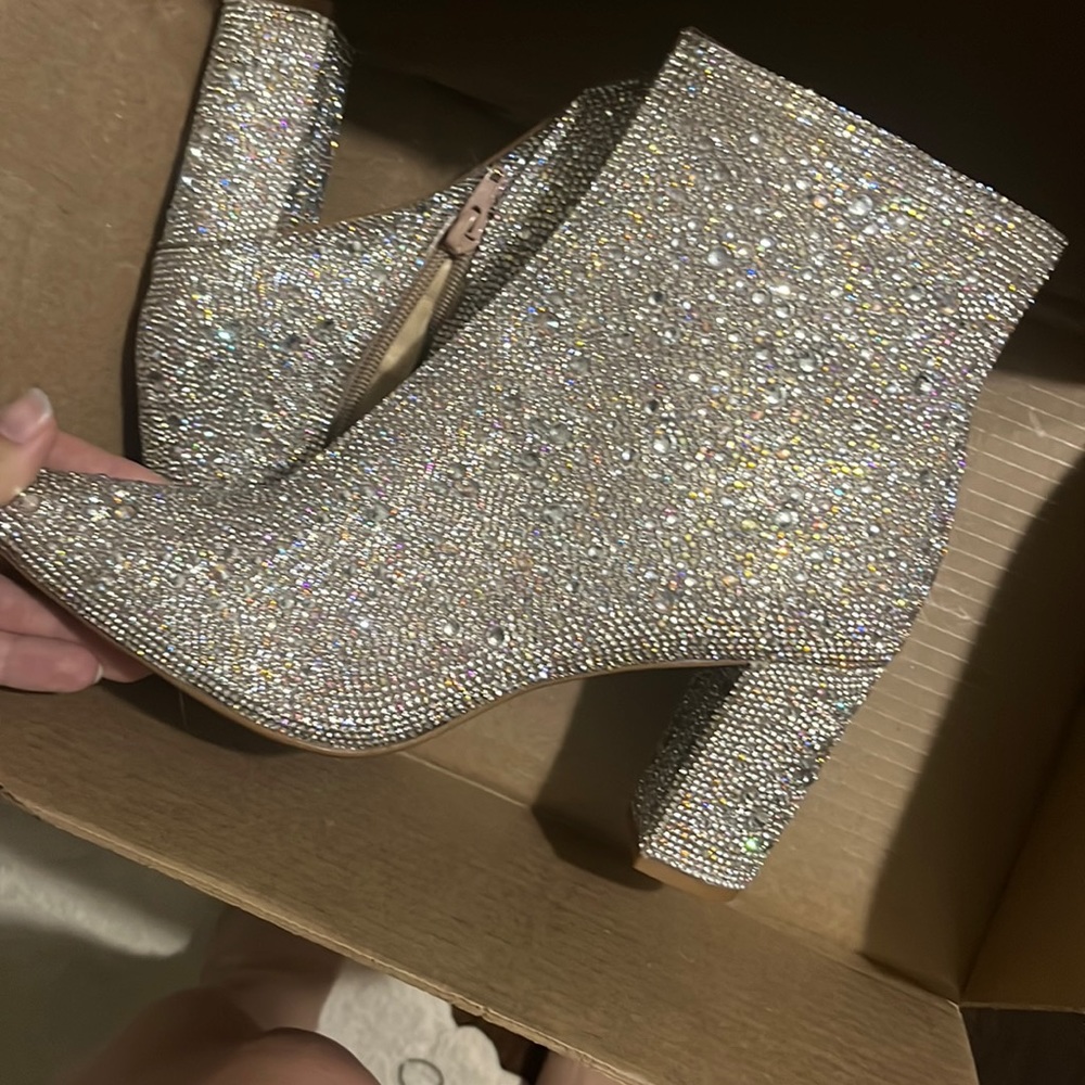 Betsey Johnson Womens Cady Silver Ankle Boots Size 8.5 Medium (B, M)